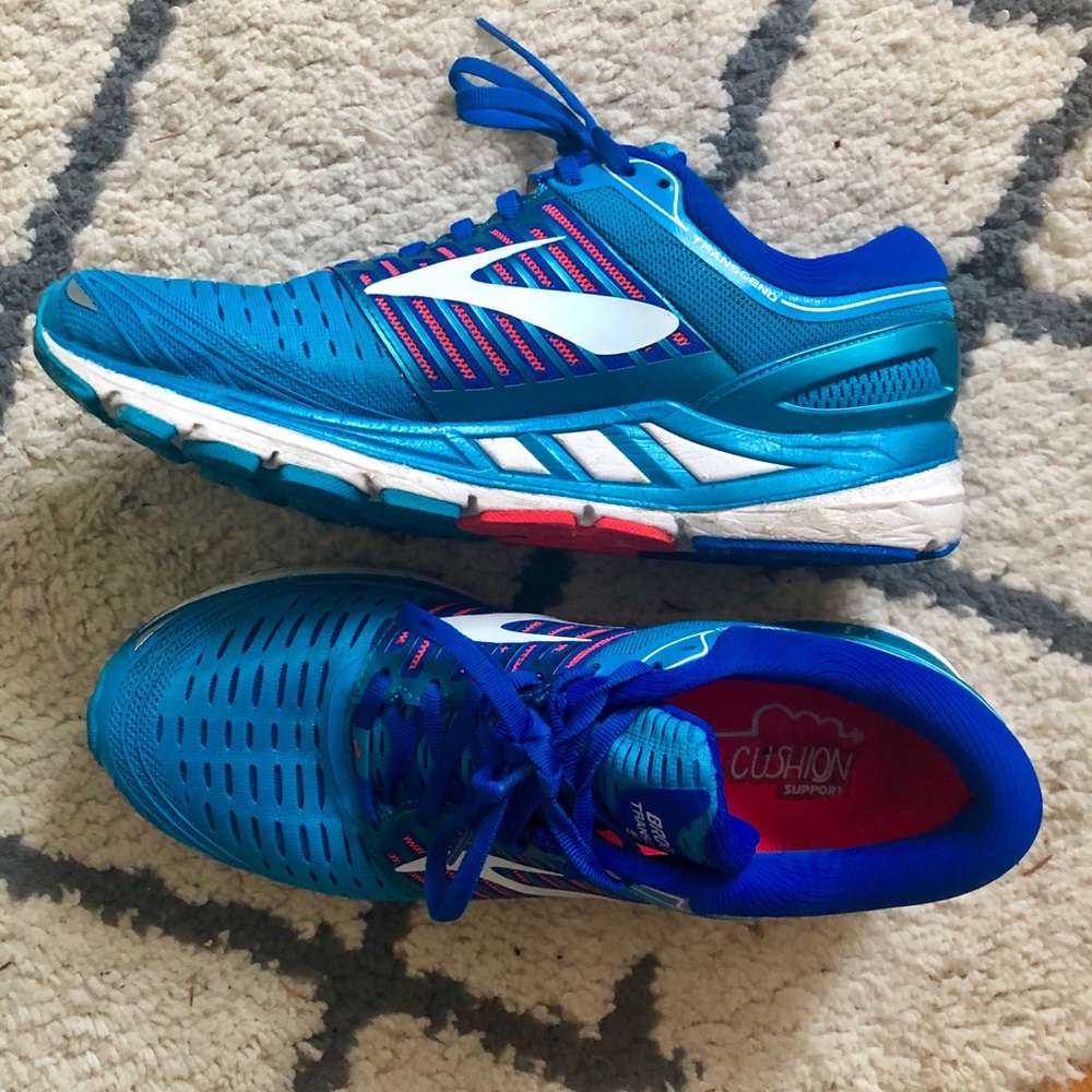 Women’s Brooks transcend 5 running sneakers